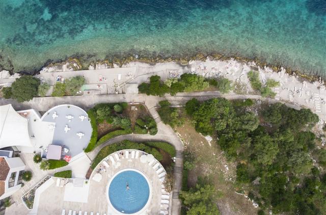 19_Aminess_Liburna_Hotel_Beach_Beach_1.jpg