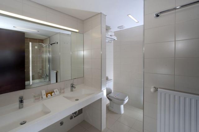 Hotel_Molindrio_Plava_Laguna_Suite-with-balcony-sea-view_U3BM-3