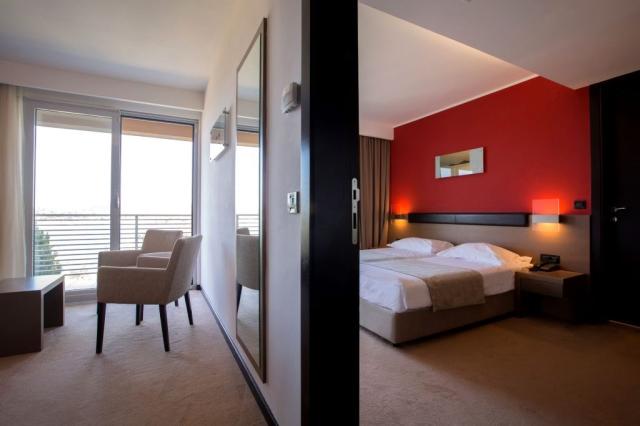 Hotel_Molindrio_Plava_Laguna_Suite-with-balcony-sea-view_U3BM-4