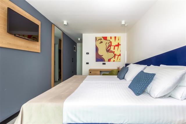 Standard twin room_Ad Turres Holiday Resort (3).jpg