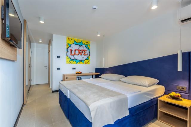 Standard twin room_Ad Turres Holiday Resort (4).jpg