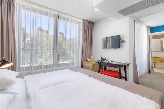 Classic double room, balcony_hotel Esplanade (3).jpg