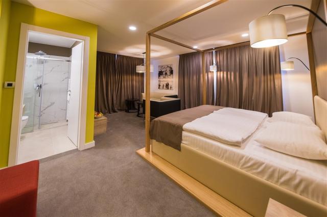 Classic double room, balcony_hotel Esplanade (5).jpg