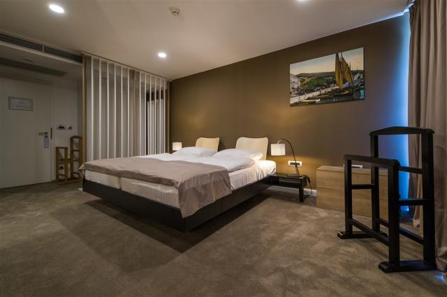 Premium double or twin room, balcony_hotel Esplanade (3).jpg