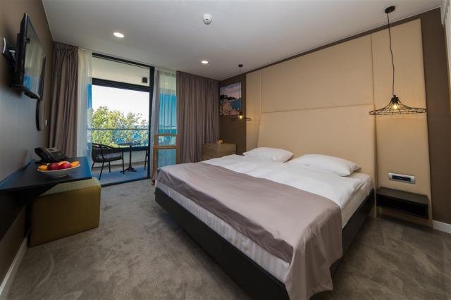 Superior double or twin room, balcony_hotel Esplanade (1).jpg