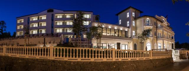 Exterior_hotel Esplanade.jpg