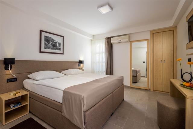 Premium Delfin_double,twin room with 2 extra beds (3).jpg