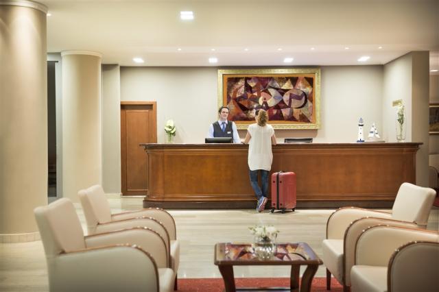 hotel lobby & bar (3).jpg