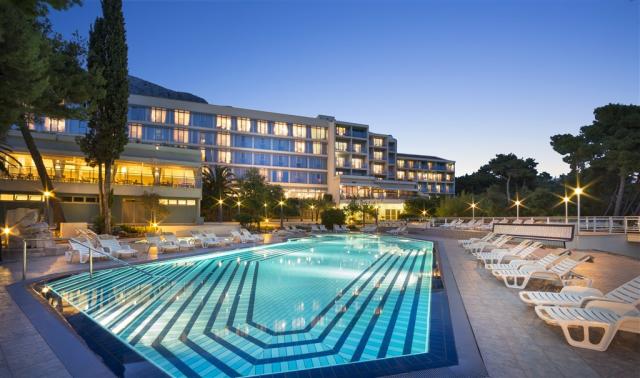 hotel_pool_(3).jpg