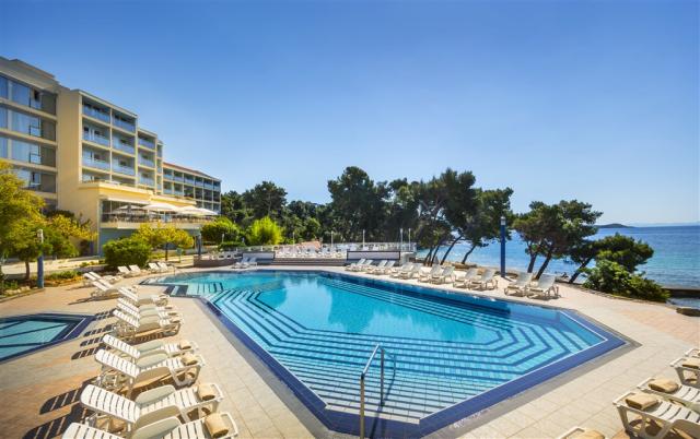 hotel_pool_(7).jpg