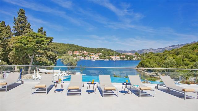 20_Aminess_Port9_Resort_Infinity_pool_Infinity_pool_1.jpg