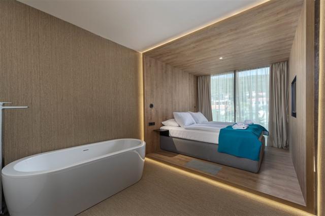 Superior twin Room (Family room) french balcony_hotel Katarina 