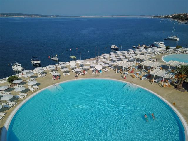 Outodoor pool_hotel Katarina.jpg