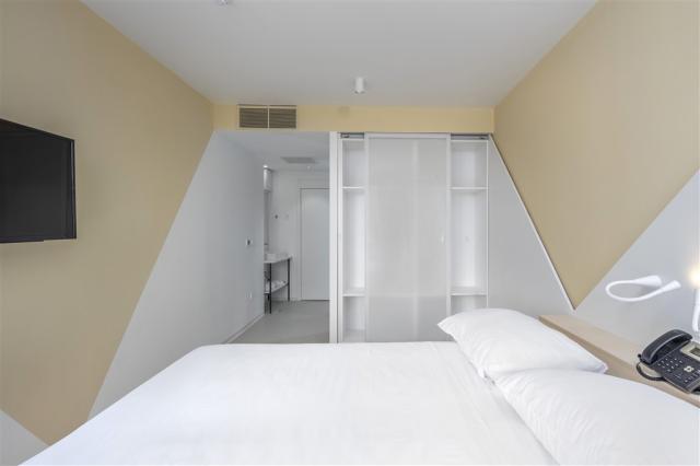 Standard doubletwin room with extra bed, balcony_annex Lisanj (