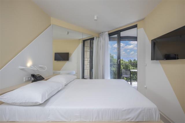 Standard doubletwin room with extra bed, balcony_annex Lisanj (