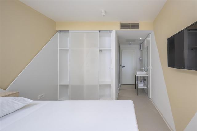 Standard doubletwin room with extra bed_annex Lisanj (2).jpg