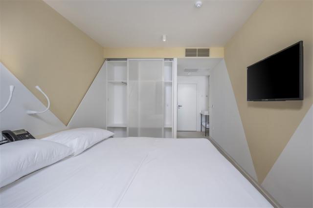 Superior doubletwin room with extra bed, sea side, balcony_anne