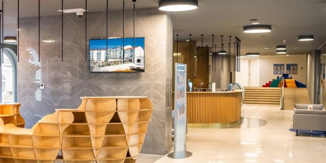 Lobby1800x900-1285.jpg