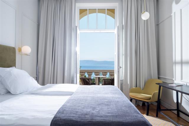 Grand family room for 4 persons, sea side(Grand double room wit