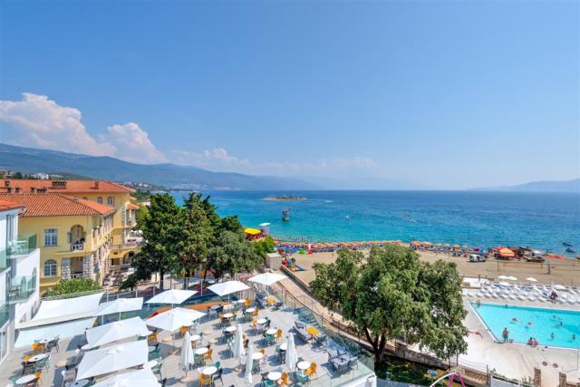 Exterior outdoor pool_hotel Lisanj (5).jpg