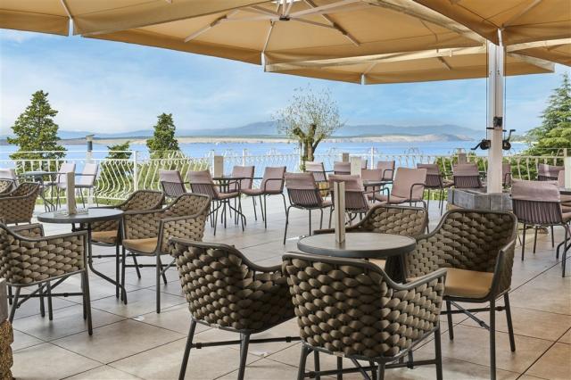 31_Mediteran_Hotel_by_Aminess_Restaurant-and-bar_Lobby-bar_Medi