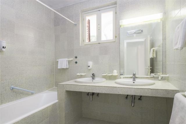 Fontana-Resort-2-bed-vintage-suite-middle-4-resize-2160-1440-20