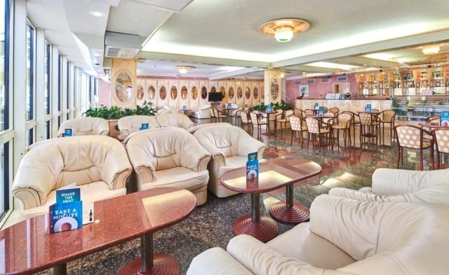 Hotel_Istra_Plava_Laguna_2020_RestaurantsBars_Bar_-5-1024x630.j