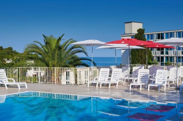 Hotel_Istra_Plava_Laguna_2020_Swimming_Pool_-2-1024x682.jpg