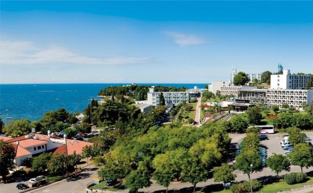 Hotel_Istra_Plava_Laguna_Entrance_Landscape-1024x632.jpg