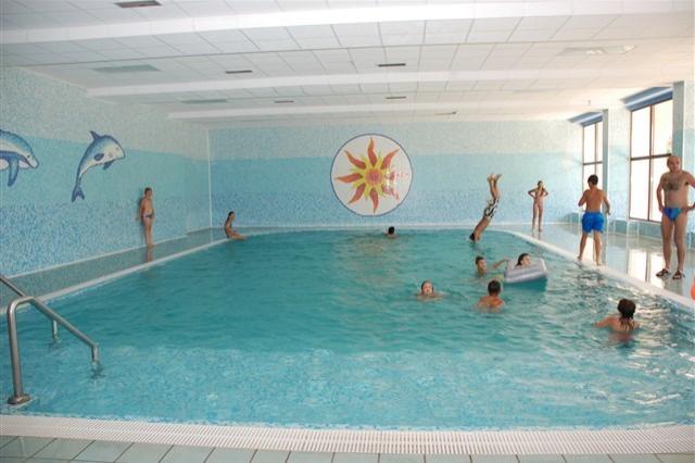 HotelZagrebKarlobagbazen02.jpg