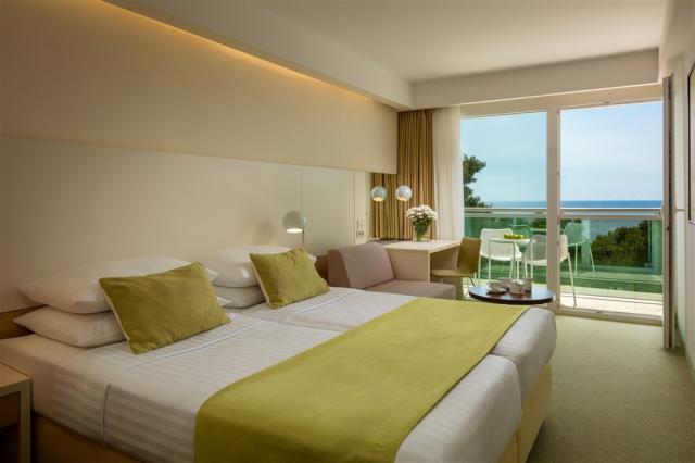 Family Room Sea Side 1.jpg