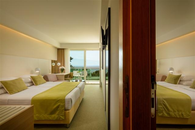 Family Room Sea Side 2.jpg