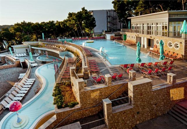 13_Family Hotel Vespera exterior.jpg