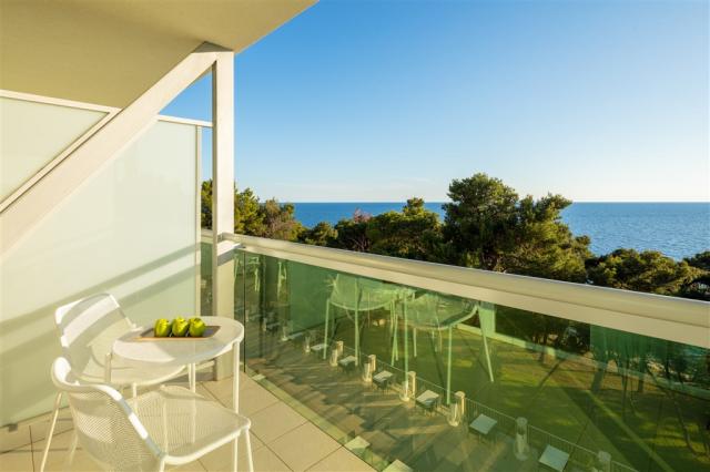 Standard Plus Sea Side 4.jpg