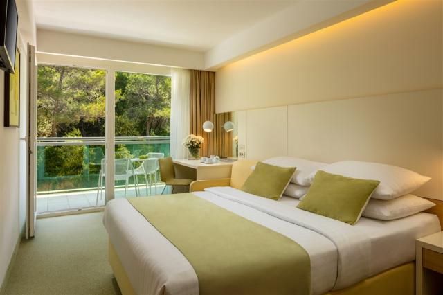 Family Room Park Side double bed 1.jpg