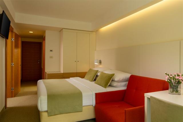 Family Room Park Side double bed 3.jpg