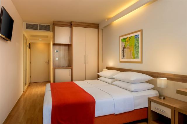 Standard Room Sea Side 3.jpg