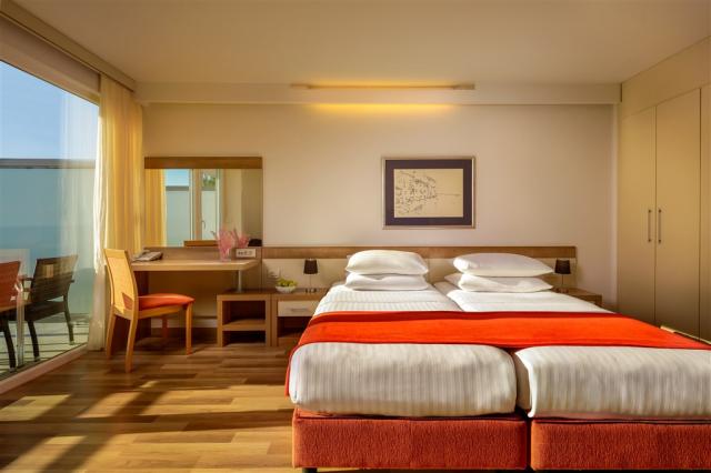 Premium Room Sea Side 1.jpg