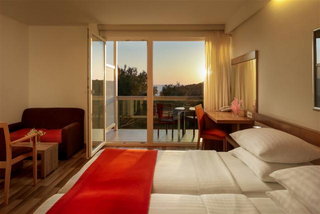 Premium Room Sea Side 3.jpg