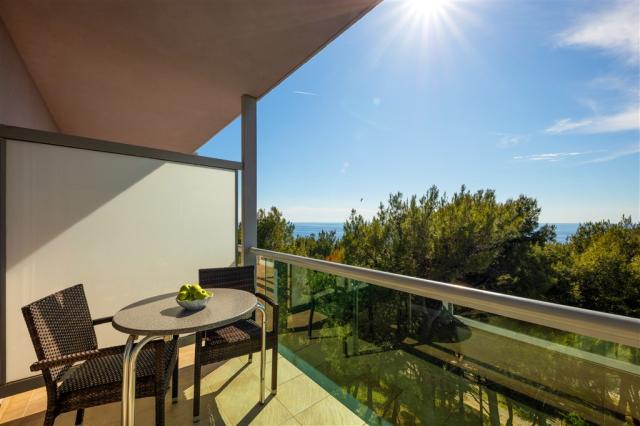Premium Room Sea Side 5.jpg