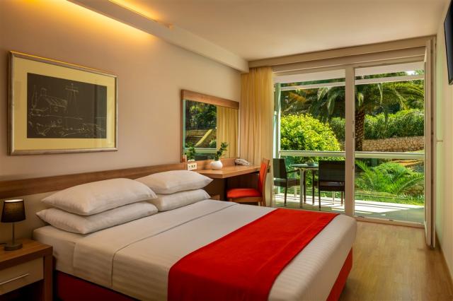Standard Room Park Side 1.jpg