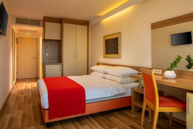 Standard Room Park Side 3.jpg