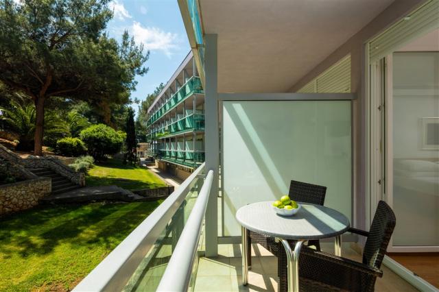 Standard Room Park Side 5.jpg