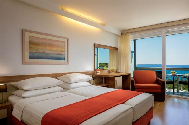 Standard Plus Room Sea Side 1.jpg