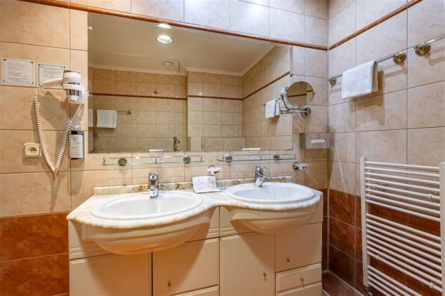 HOTEL HVEZDA_room_Junior_Suite (12).jpg