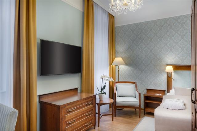 HOTEL HVEZDA_room_Hvezda_Premium_SGL_308_16A1531.jpg