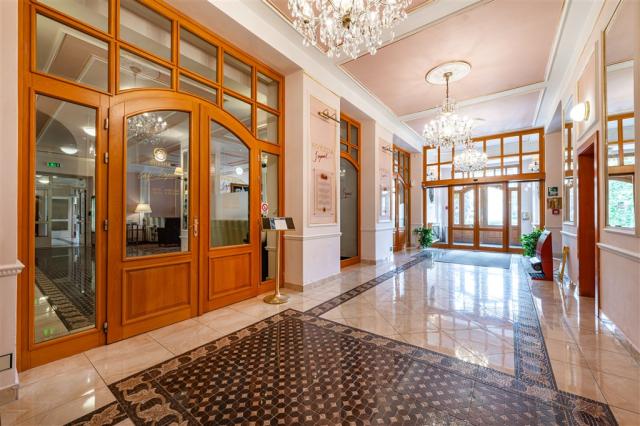 HOTEL HVEZDA_coridors (1).jpg