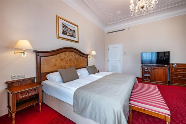HOTEL HVEZDA_room_Junior_Suite (3).jpg