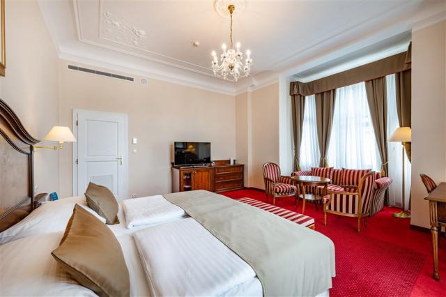 HOTEL HVEZDA_room_Junior_Suite (4).jpg