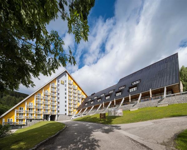 exterior-summer-02.jpg